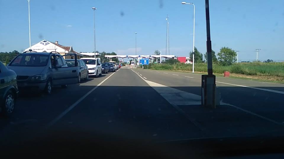 FRISSÜLT! Gyálán áramszünet miatt szünetelt a határforgalom