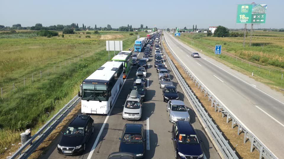 Határhelyzet: Horgoson többórás a várakozás