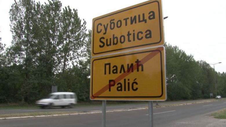 Eltűnt a magyar feliratú helységnévtábla Szabadka bejáratánál