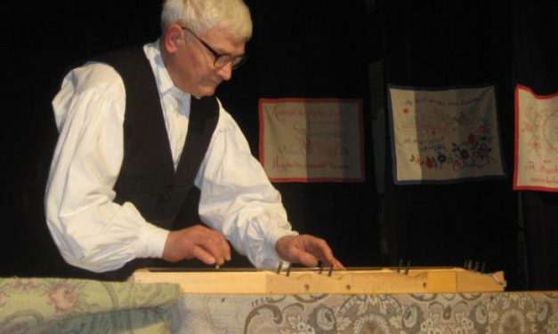 Lele József citeraművész a Népművészet Mestere