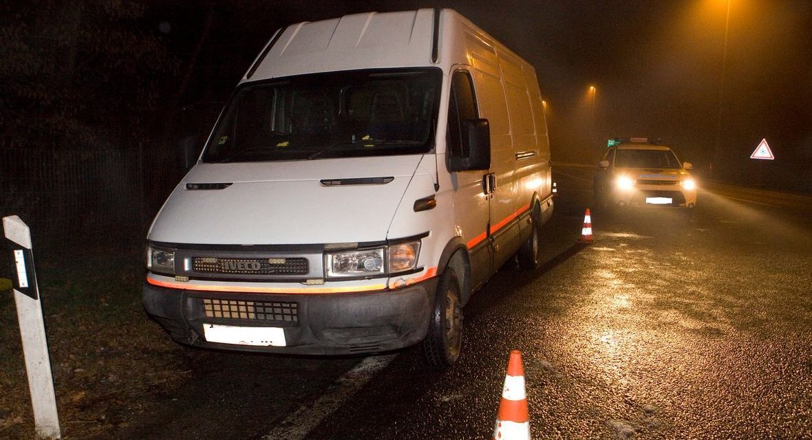 <span class="entry-title-primary">Pakisztáni menekülteket csempészett egy szerb férfi Horvátországban</span> <span class="entry-subtitle">Harmincnyolc személyt tuszkolt be a furgonjába</span>