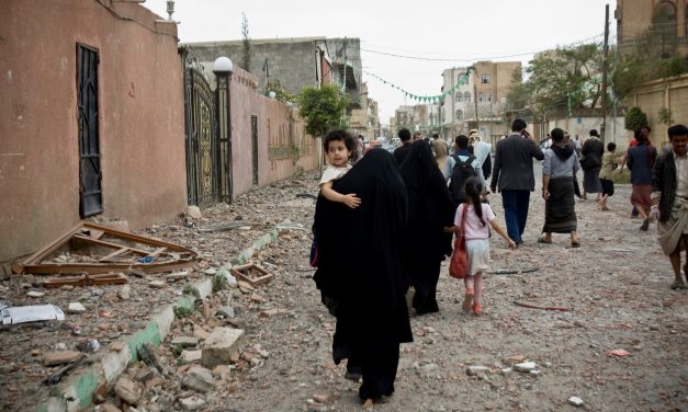 Jemen: Légitámadás ért egy buszt, csaknem harminc gyerek meghalt