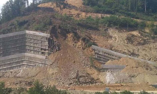 Tizenhat mérnököt jelentettek fel a falomlás miatt