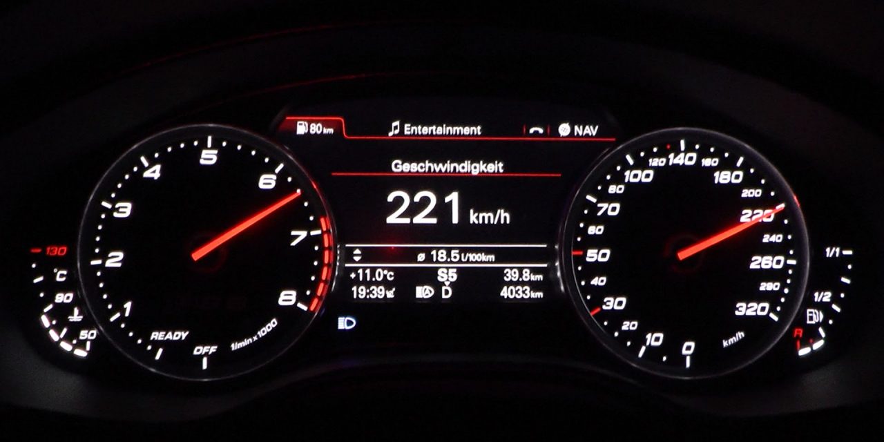 Lakott településen kétszázhuszonhárommal száguldozott