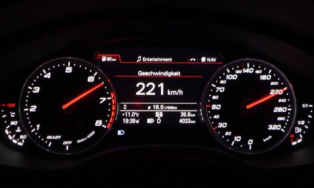 Lakott településen kétszázhuszonhárommal száguldozott