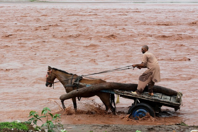 Negyvennégyen meghaltak India déli részén a monszun miatt