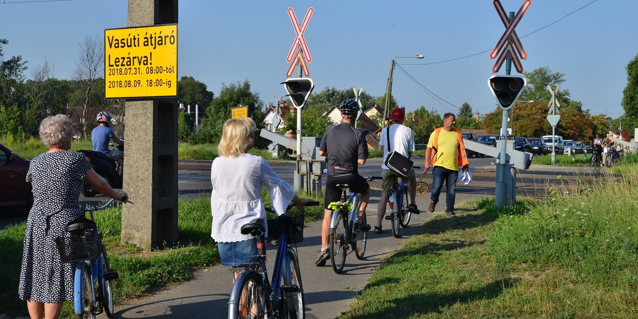 Szegedre utazók figyelmébe: Lezárták a szabadkai vasúti átjárót