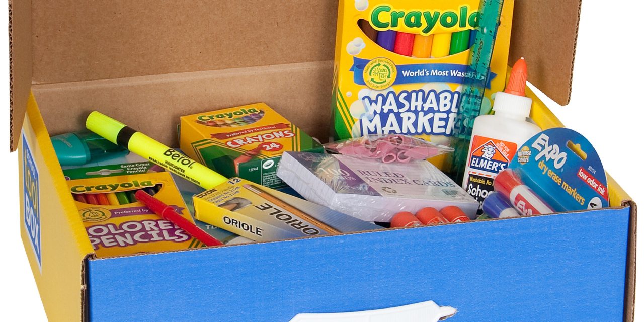 Tanszercsomagot kaptak a vajdasági magyar elsősök