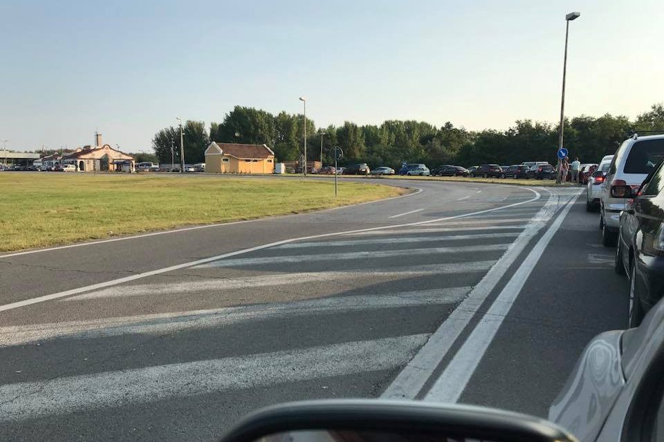 Nyaralás helyett határátkelés