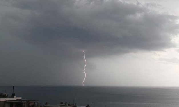 Villám ölte meg a tengerben levő fiatalembert