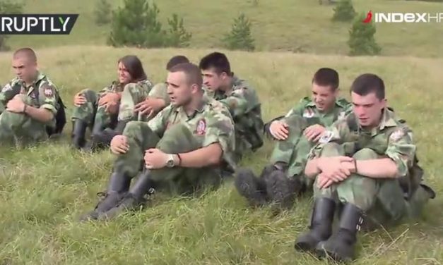 Harcolni tanulnak a fiatalok a Zlatiboron egy ifjúsági-hazafias tábor keretében