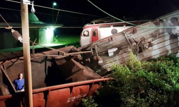 Összeütközött két vonat Boszniában, ketten meghaltak (Videó)