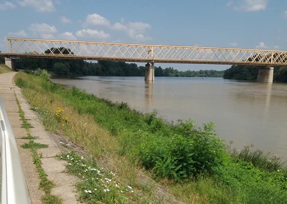 <span class="entry-title-primary">Ruhában sétált bele a Tiszába Zentánál egy 15 éves lány</span> <span class="entry-subtitle">Helyi fiatalok mentették meg az életét</span>