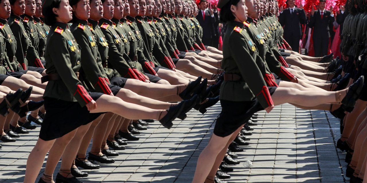 <span class="entry-title-primary">Észak-Korea ünnepelt – rakéták és Hszi Csin-ping nélkül</span> <span class="entry-subtitle">Habár Észak-Korea gazdaságilag a tönk szélén áll, a hatalom nagyszabású ünnepségsorozatot rendezett az államalapítás 70. évfordulójára.</span>