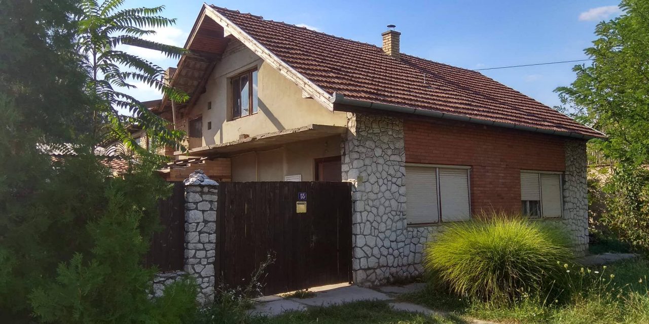 Borzalom Zentán: Két holttestet talált a saját udvarában – Frissített!