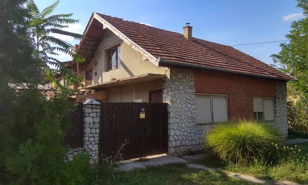 Borzalom Zentán: Két holttestet talált a saját udvarában – Frissített!