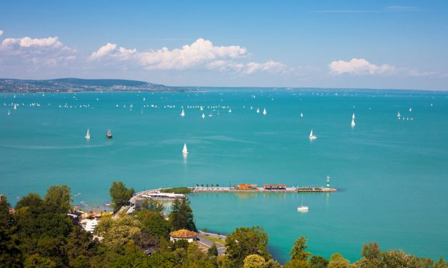 Nagyon megdrágultak a balatoni strandbelépők