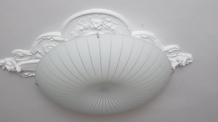 Az Ikea visszahívja az egyik lámpáját, mert leeshet a búrája