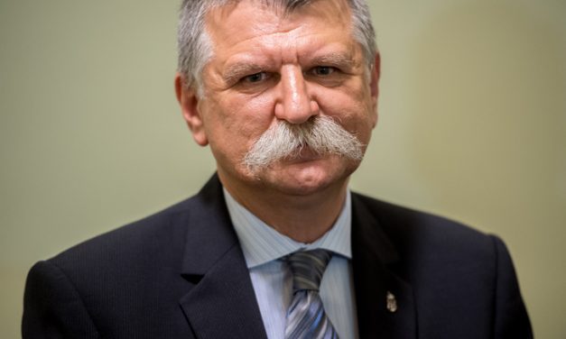Emberi jogi bíróság: Kövér László megsértette a sajtószabadságot, amikor újságírókat tiltott ki a Parlamentből
