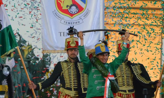 <span class="entry-title-primary">Drámai döntőben Nagy Arnoldé a tiszti szablya (Frissítve!)</span> <span class="entry-subtitle">Temerin lovasa megnyerte a Nemzeti Vágtát</span>