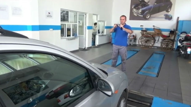 Július 4.: A nap, amikor egyes helyeken több száz autó ment át a műszaki vizsgán