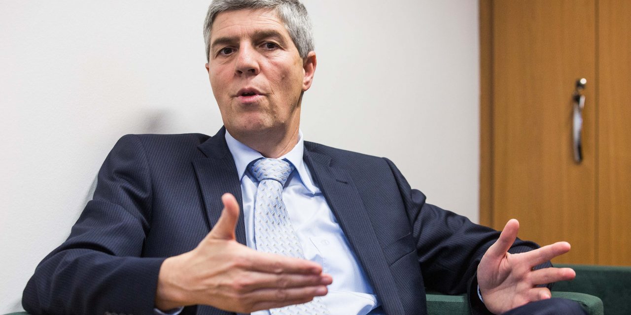 <span class="entry-title-primary">Bugár Béla: Az Orbán-kormány saját hűbéreseinek osztogatja a pénzt Szlovákiában</span> <span class="entry-subtitle">A Híd-Most elnöke szerint a magyar adófizetők pénzét fölöslegesen, rossz célokra költik</span>