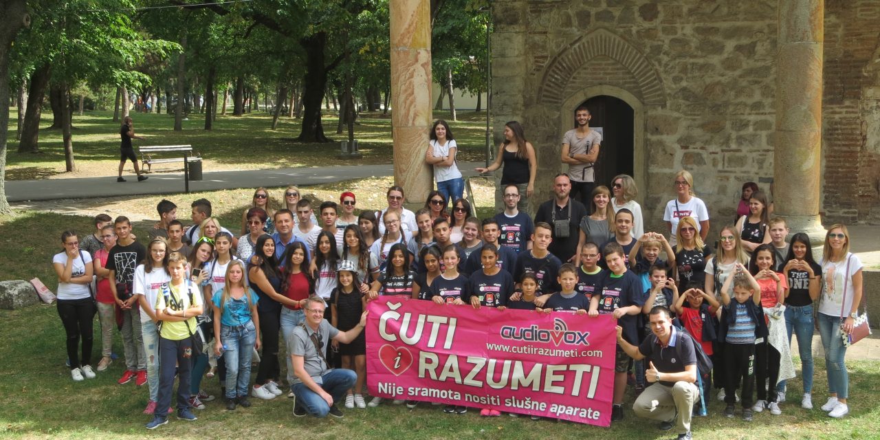 Meghallani és Megérteni