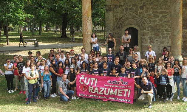 Meghallani és Megérteni