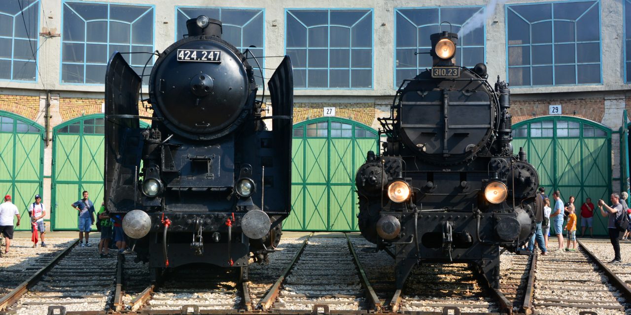 <span class="entry-title-primary">Tito magyar mozdonyától a „Trumanig” (GALÉRIÁVAL)</span> <span class="entry-subtitle">Nemcsak pöfögnek, versenyre is kelnek a Magyar Államvasutak 150. évfordulóján a legendás gőzmozdonyok</span>