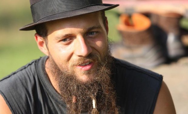 Halálra gázolták a nomád életet élő Gecse Balázs Gergőt Franciaországban