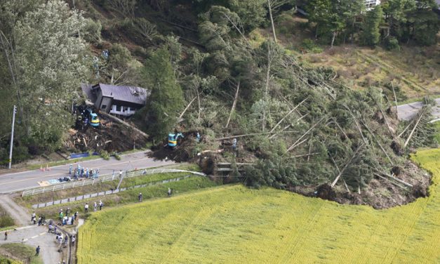 Nagy erejű földrengés Japánban, több mint harmincan eltűntek