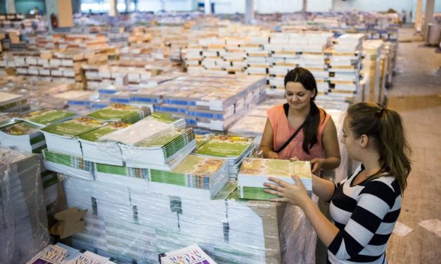 Magyar Posta: Minden iskolába időben megérkeztek a tankönyvek!