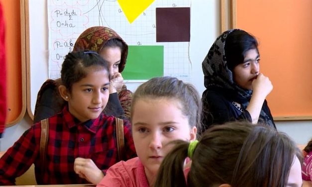 Szerbia-szerte 344 menekült gyermek kezdte meg a tanévet