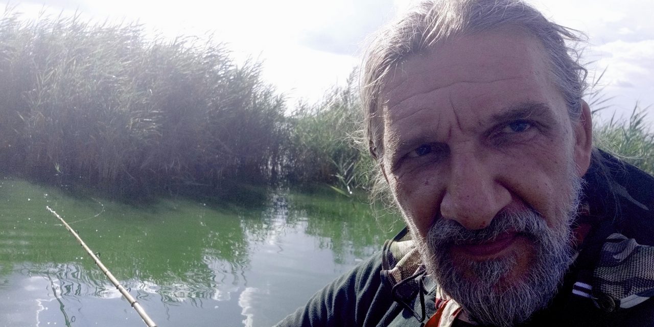 A csónakban ülni, és figyelni a semmit