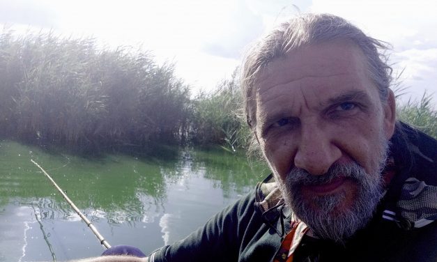 A csónakban ülni, és figyelni a semmit