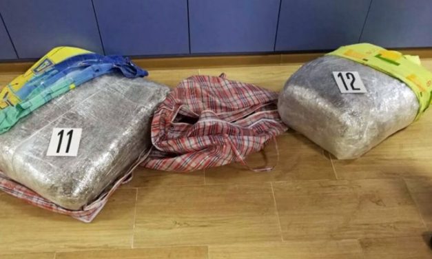 Párnahuzatokba rejtettek 15 kiló marihuánát – lebuktak