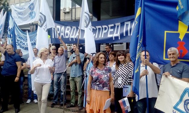 Megkezdték a sztrájk-sorozatot a tanügyi dolgozók