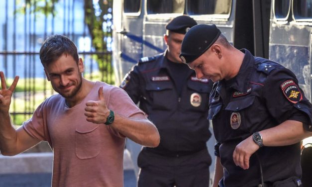 Mérgezés gyanújával, válságos állapotban került kórházba a Pussy Riot egyik tagja