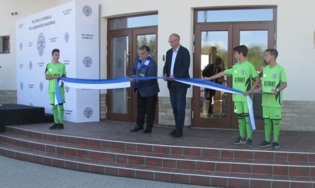 Nagy pénz, kis foci