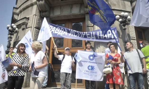 A tanügyben négyezer személy munkaerő-felesleg