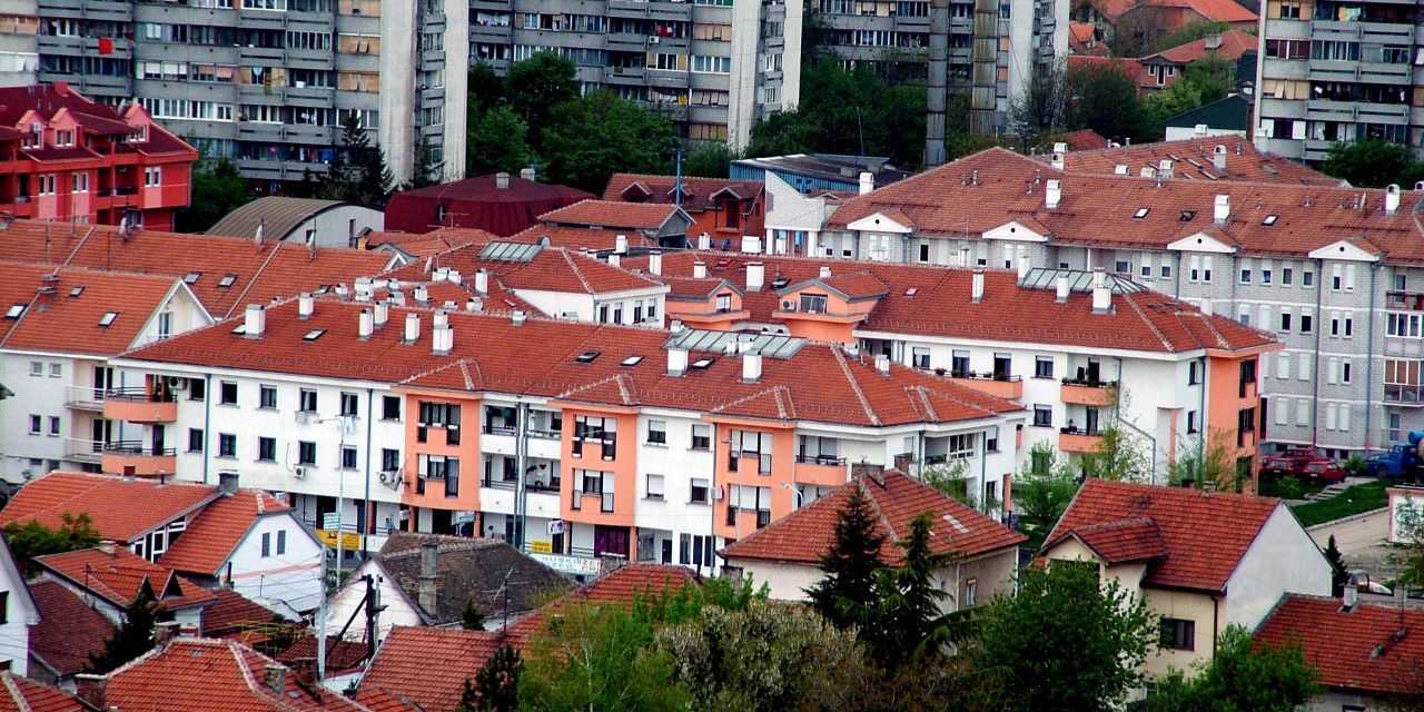 Zimony: Egy férfi azzal fenyegetőzött, hogy felrobbantja magát szülei lakásában