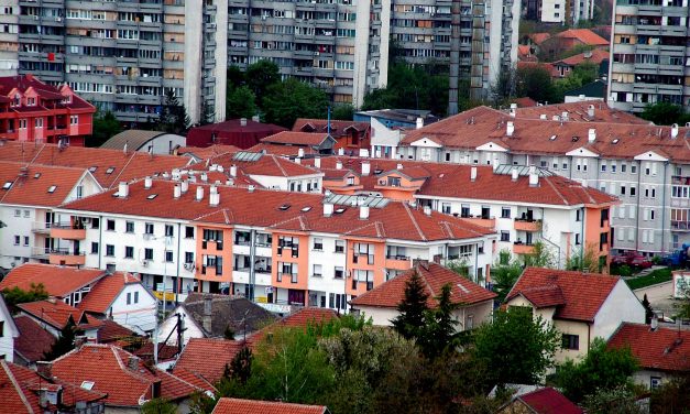 Zimony: Egy férfi azzal fenyegetőzött, hogy felrobbantja magát szülei lakásában