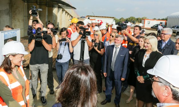 Késik a gyorsvasút kiépítése, de az illetékes miniszter elégedett