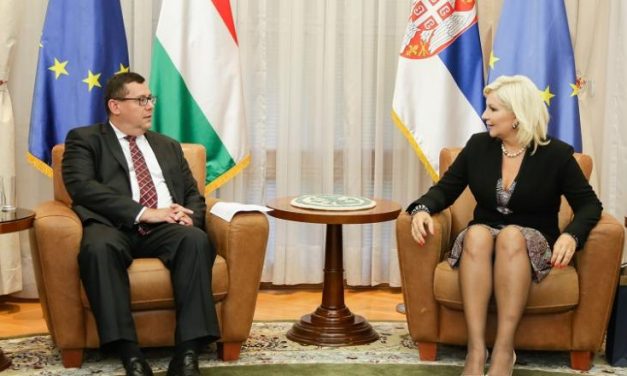 Infrastrukturális kérdésekről tárgyalt Mihajlović és Pintér