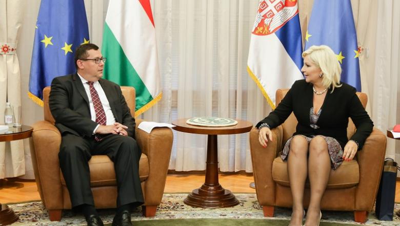 Infrastrukturális kérdésekről tárgyalt Mihajlović és Pintér