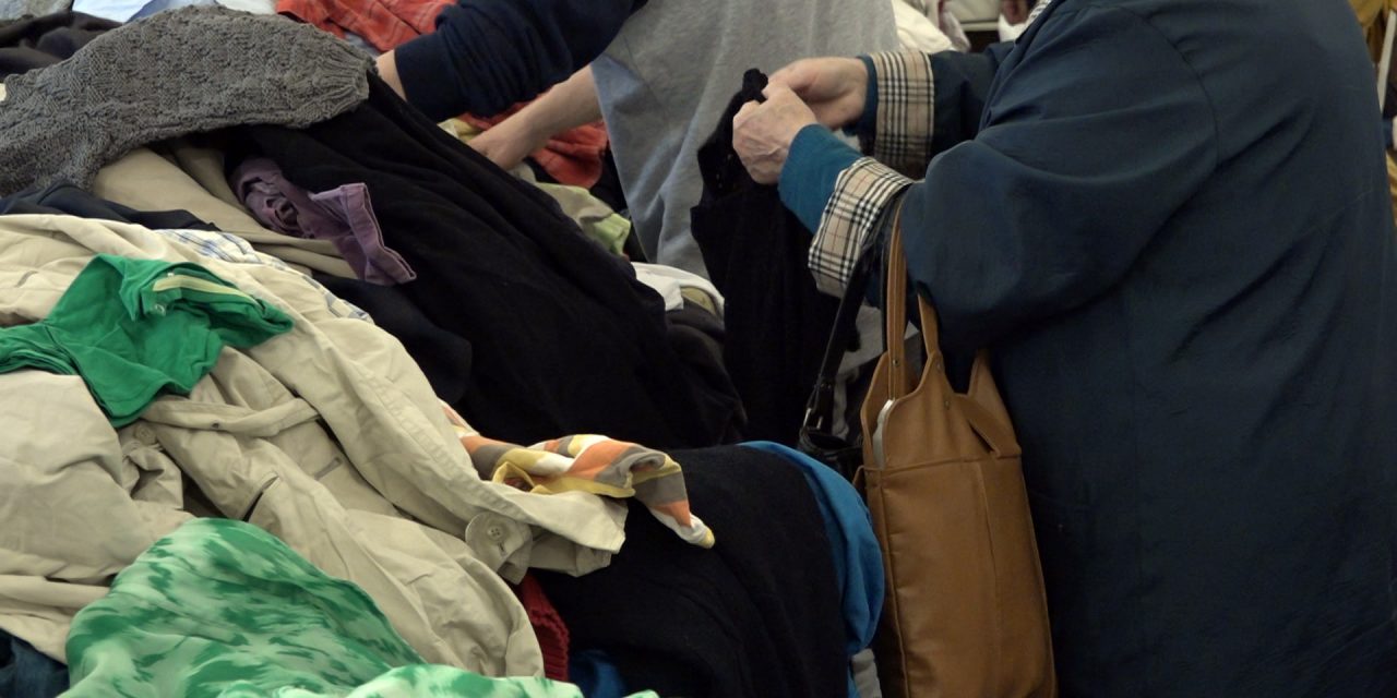 Zenta: Ingyenes ruhaosztási akció