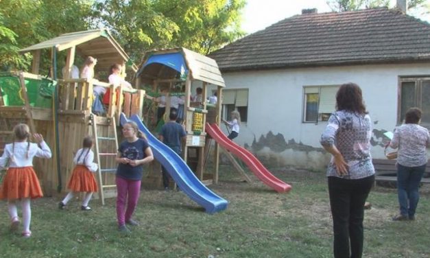 Vajdasági óvodákat látogatott Grezsa István