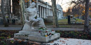 Ady Endre síremléke a Fiumei úti Nemzeti Sírkertben Budapesten (Fotó: Szappanos Veronika)