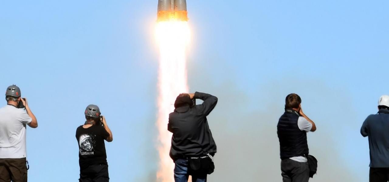 Kényszerleszállással tért vissza a Földre a Szojuz legénysége – Videóval