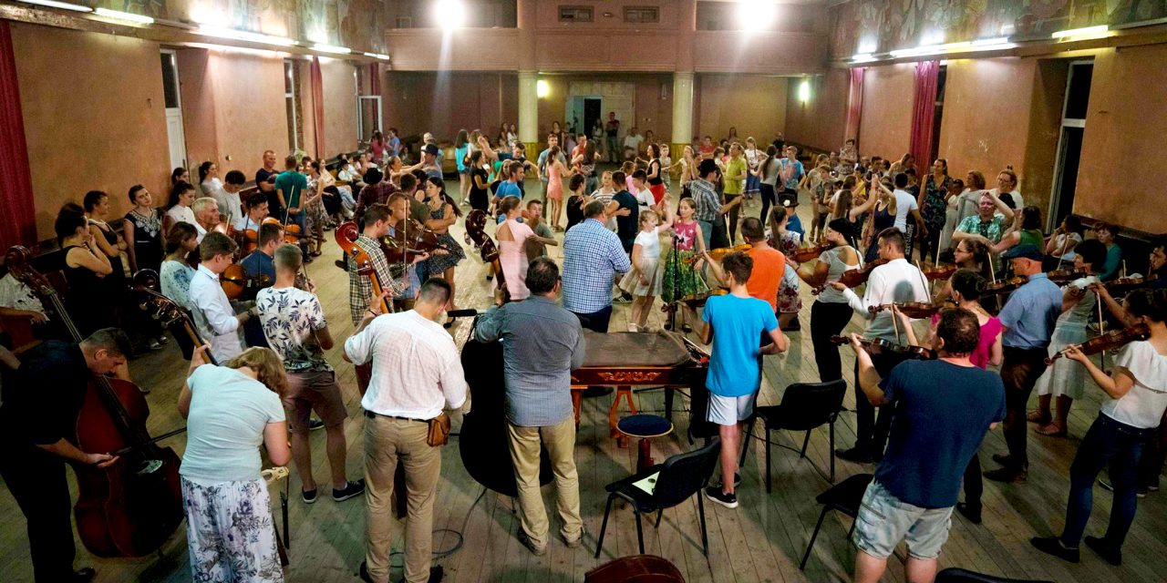 <span class="entry-title-primary">Néptáncpedagógus-képzés indul Kárpátalján</span> <span class="entry-subtitle">Október 20-án kezdődik az éves oktatás</span>